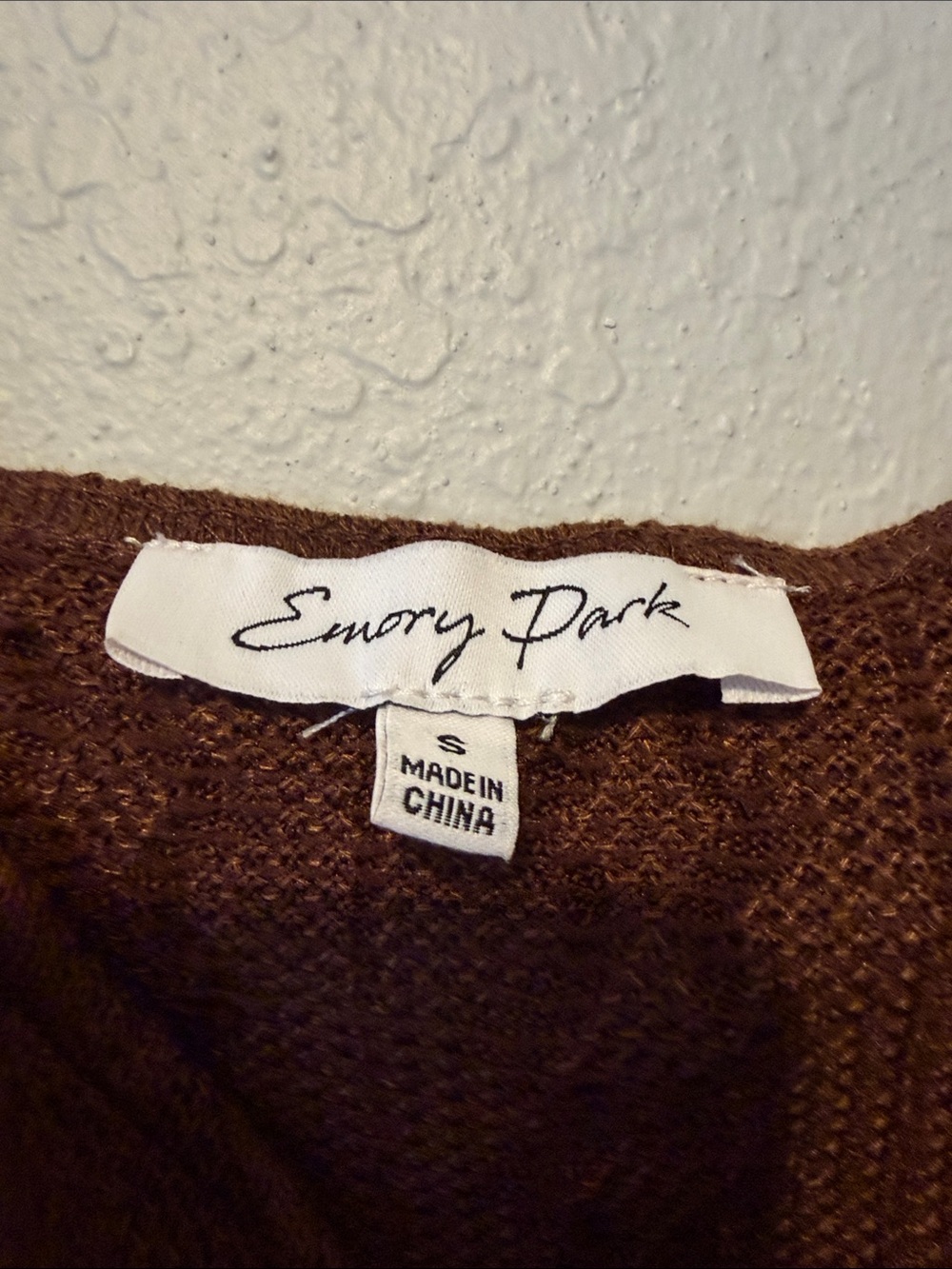 emory park Chocolate Brown Twist Front Puff Sleeve Crop Top - Picture 4 of 7
